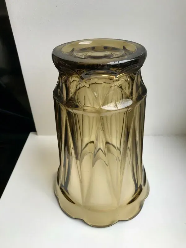 Illustration numéro 4 du produit Vase en verre fumé années 70