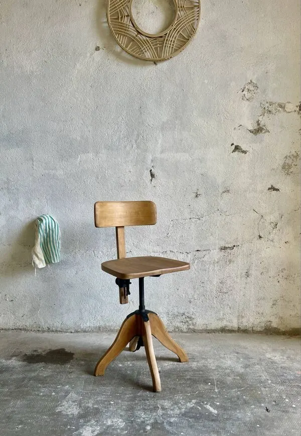 Illustration numéro 4 du produit Chaise vintage atelier bureau bois - Albert Stoll Federdreh – années 5