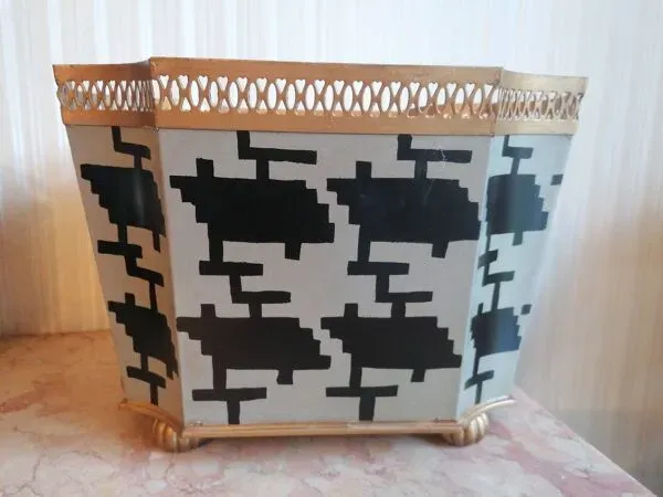 Illustration numéro 4 du produit Jardinière d'intérieur en tôle peinte