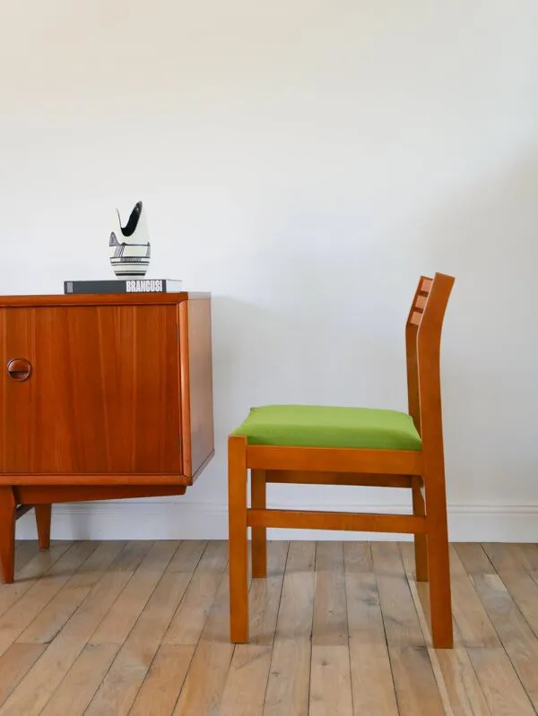 Illustration numéro 4 du produit Ensemble de 4 chaises Scandinaves en bois de hêtre, laine verte, 1960