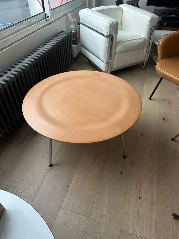 Illustration numéro 4 du produit Table basse CTM Charles & Ray Eames pour Vitra