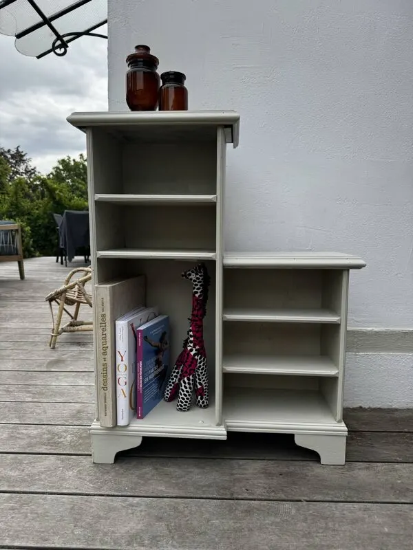 Illustration numéro 4 du produit Bibliothèque en bois peint