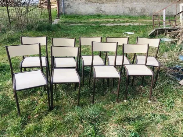 Illustration numéro 4 du produit Lot de 10 chaises d'école années 70 blanc
