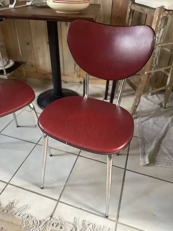Illustration numéro 4 du produit Paire de chaises en skaï bordeau