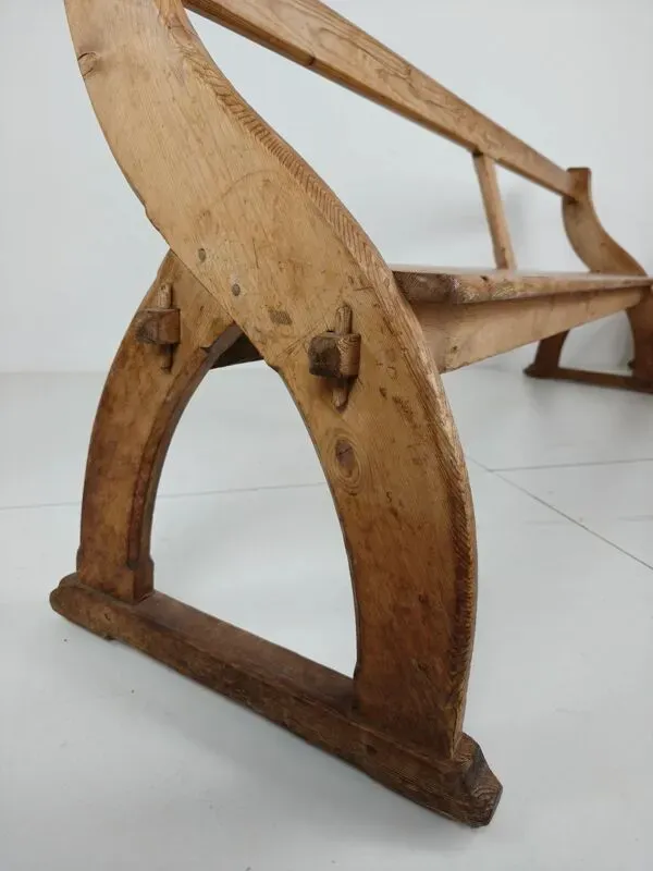 Illustration numéro 4 du produit Bancs d'école victoriens en pin rigide – vers 1900, Angleterre