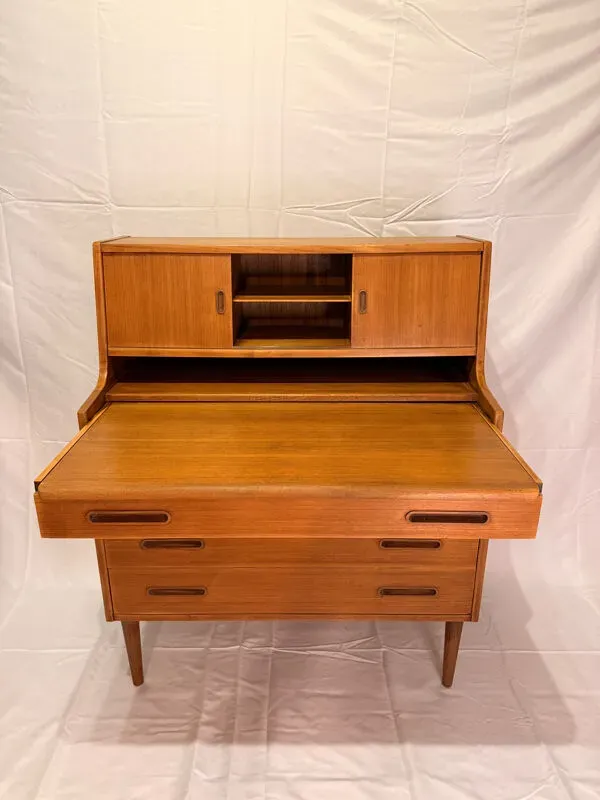 Illustration numéro 4 du produit Coiffeuse scandinave