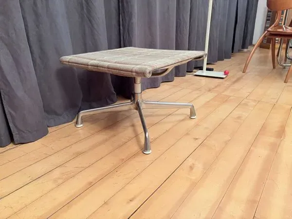 Illustration numéro 4 du produit EA 125 Footstool by Charles & Ray Eames, Vitra, Switzerland