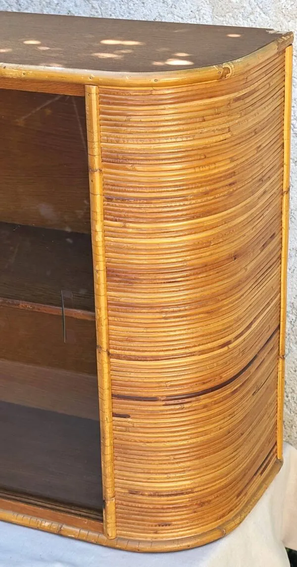 Illustration numéro 4 du produit Etagère Murale Vitrée Vintage en Bois et Rotin, Coins arrondis