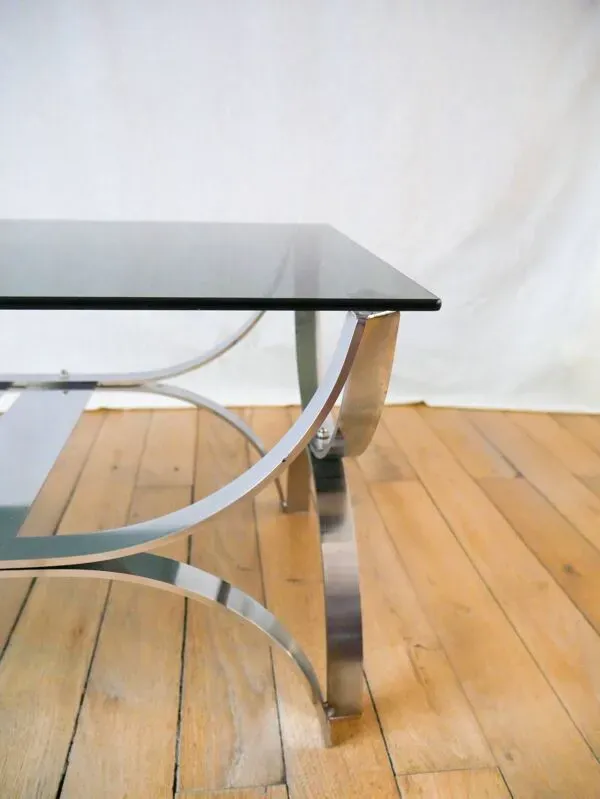 Illustration numéro 4 du produit table basse rectangulaire en verre fumé et chrome double plateaux Design 1970