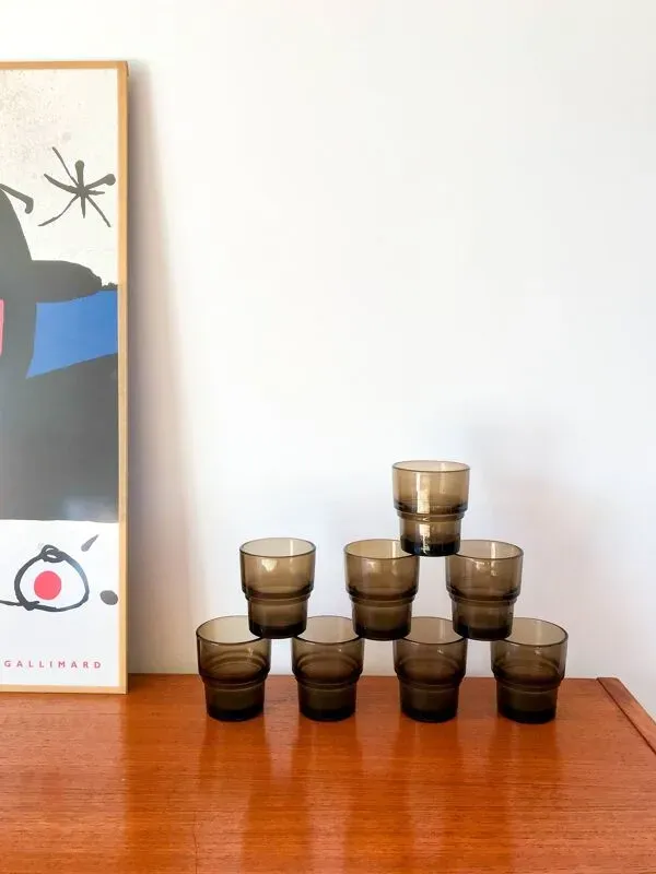 Illustration numéro 4 du produit lot de 8 verres en verre fumé Vereco Made in France années 70