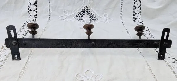 Illustration numéro 4 du produit Porte-manteau Fer Forgé Riveté 3 Patères Ancien