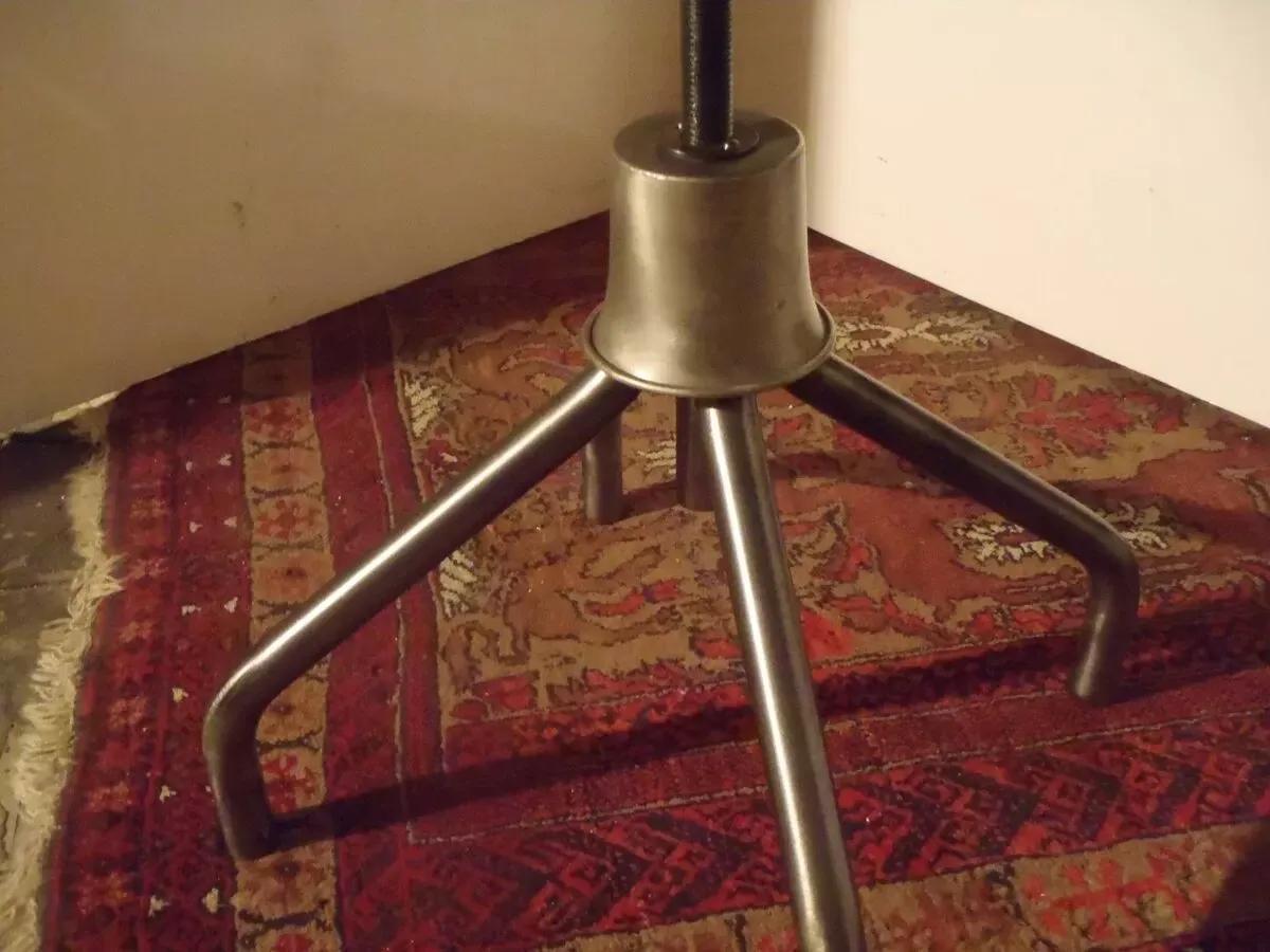 Illustration numéro 4 du produit Chaise indus vintage ''NORI'' modèle déposé 1950