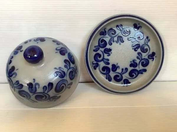 Illustration numéro 4 du produit Beurrier à cloche en grès