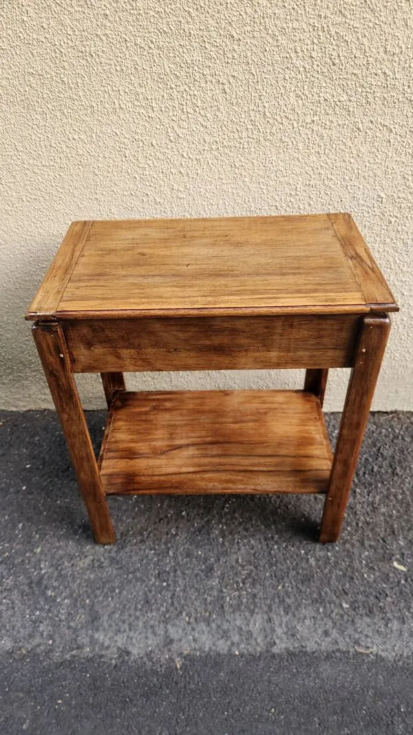Illustration numéro 4 du produit Jolie table de chevet coiffeuse vintage en bois avec miroir