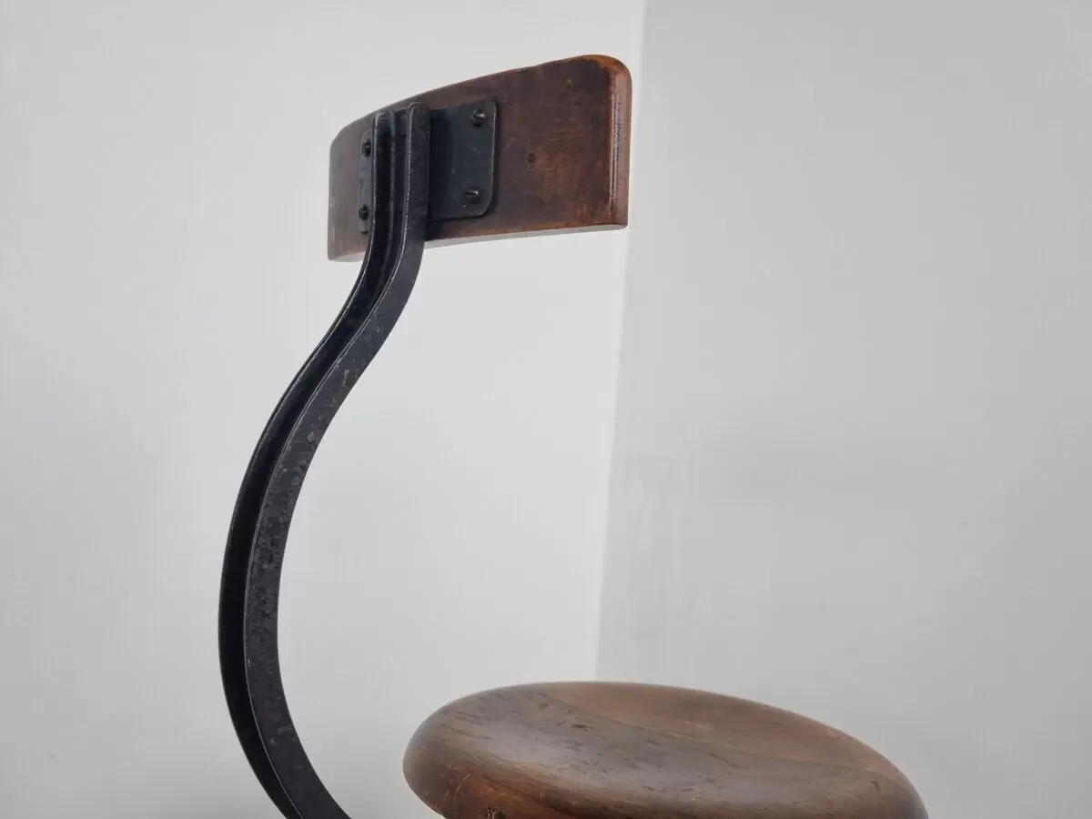 Illustration numéro 4 du produit Tabouret industriel vintage, années 1950