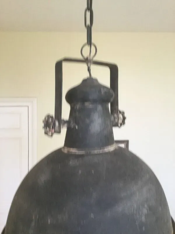 Illustration numéro 4 du produit Grande suspension ronde en tôle