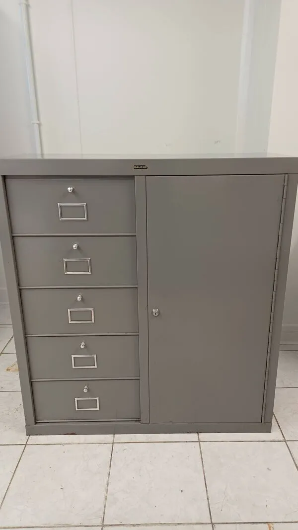 Illustration numéro 4 du produit Meuble industriel BAUCHE 5 tiroirs et porte – métal vintage années 50