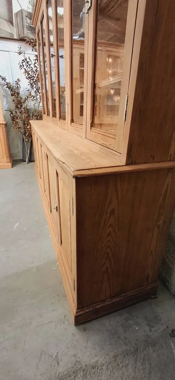 Illustration numéro 4 du produit Meuble d apothicaire ancien