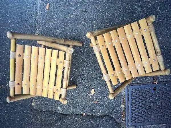 Illustration numéro 4 du produit Paire de tabourets pliants vintage en bambou et bois – France, années 60/70