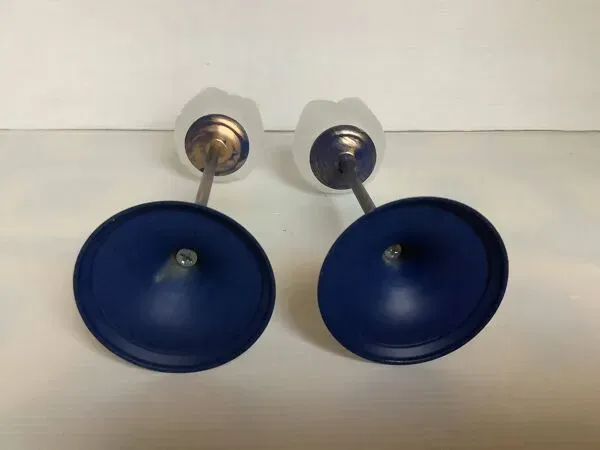 Illustration numéro 4 du produit Paire de bougeoirs fleurs verre métal