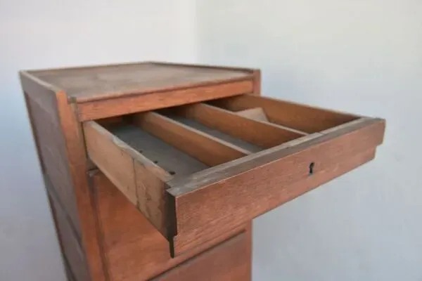 Illustration numéro 4 du produit Casier à compartiment en chêne vers 1900