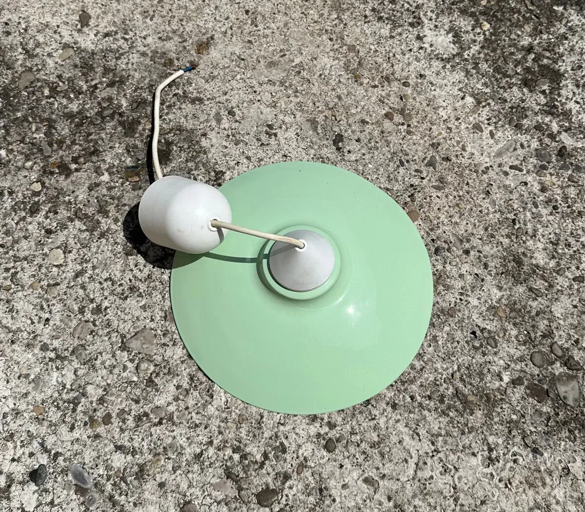 Illustration numéro 4 du produit Suspension abat jour métal peinture neuve style vintage