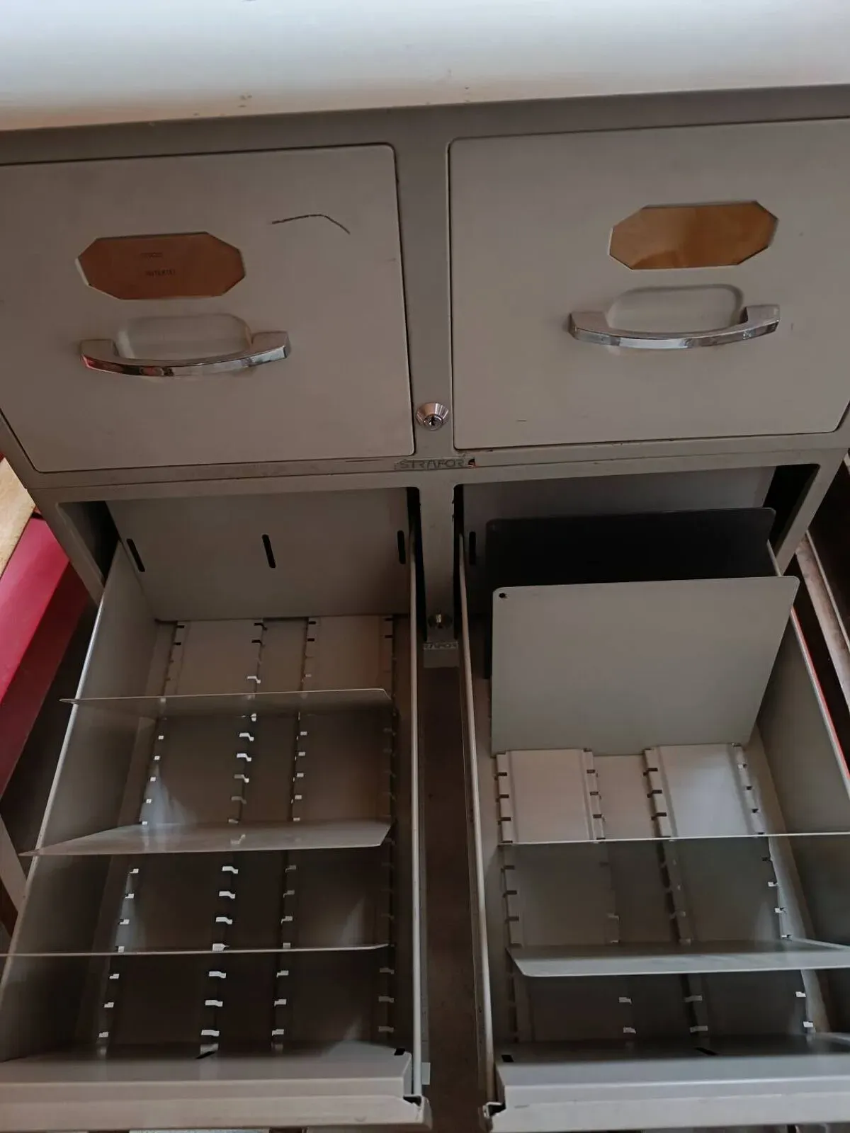 Illustration numéro 4 du produit Meuble classeur à tiroirs Strafor