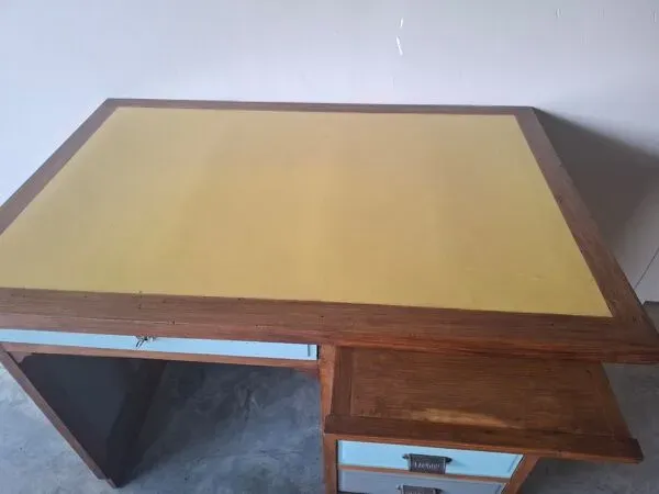 Illustration numéro 4 du produit Bureau