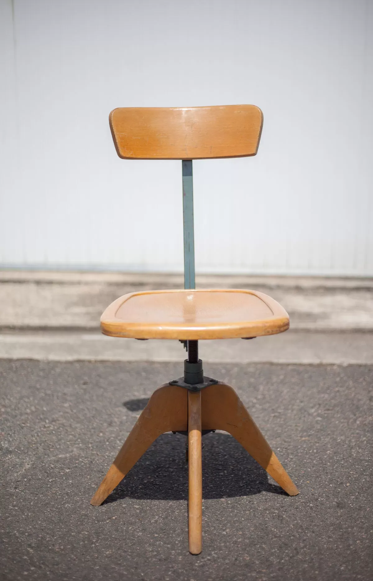 Illustration numéro 4 du produit Chaise de bureau bois et métal