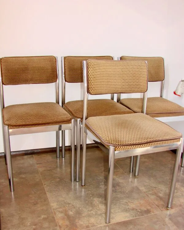 Illustration numéro 4 du produit Ensemble de 4 chaises des années 1970 – Chrome, tissu vintage