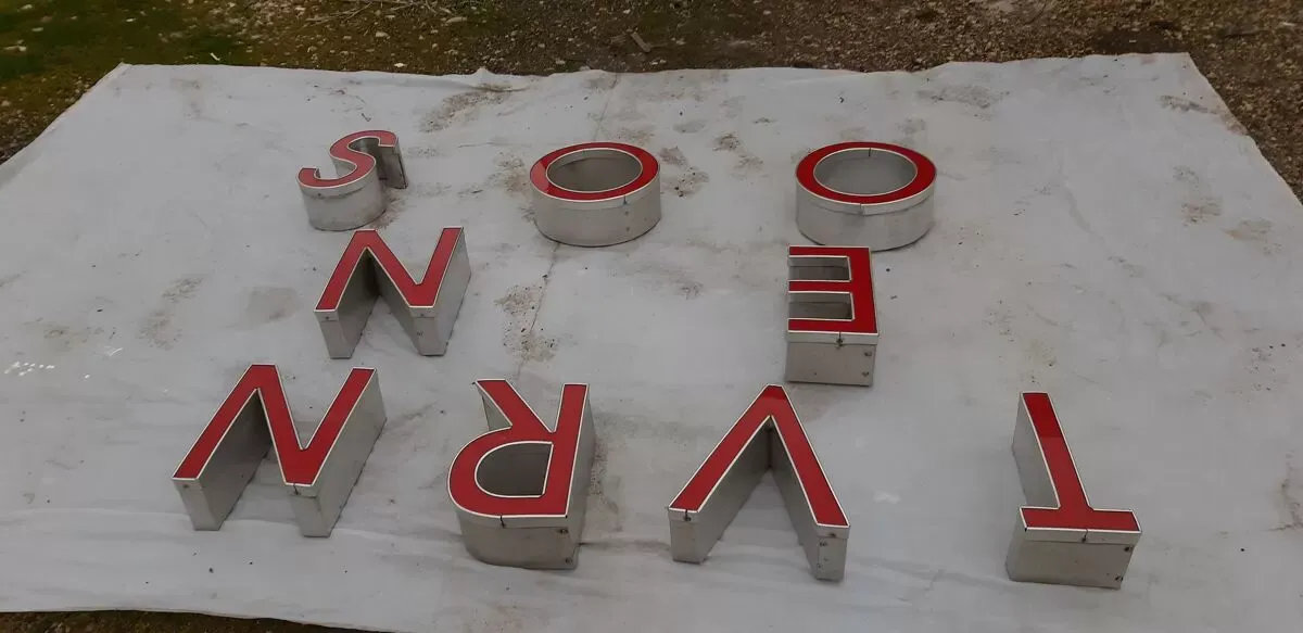 Illustration numéro 4 du produit 9 lettres industrielles lumineuses