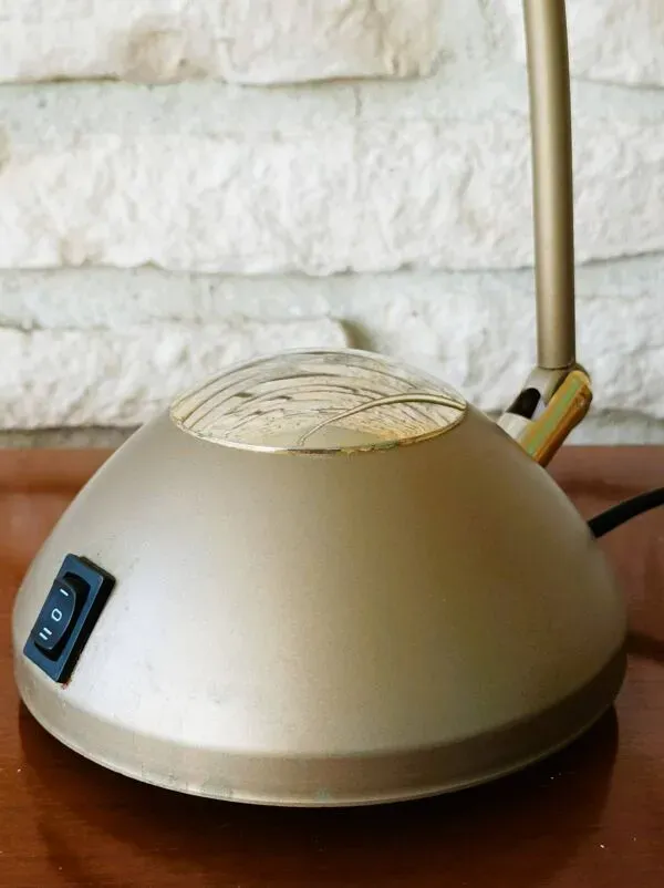 Illustration numéro 4 du produit Lampe de bureau inclinable