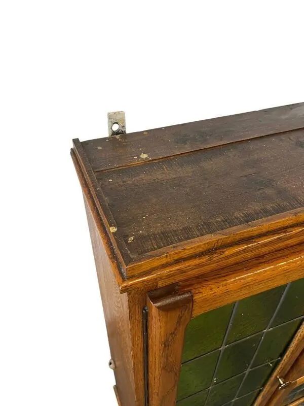 Illustration numéro 4 du produit Armoire murale vintage en bois avec vitrail vert