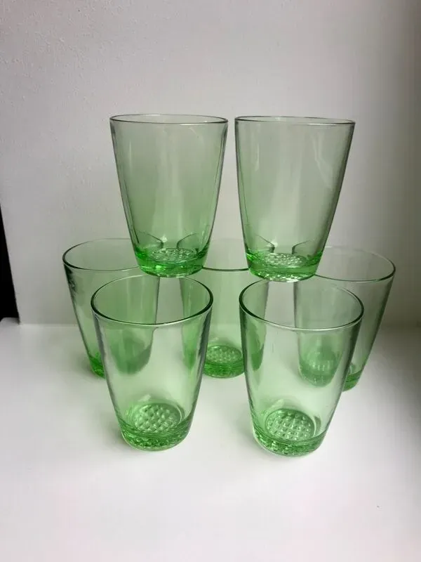 Illustration numéro 4 du produit Lot de 7 verres à eau made in france en verre vert années 70