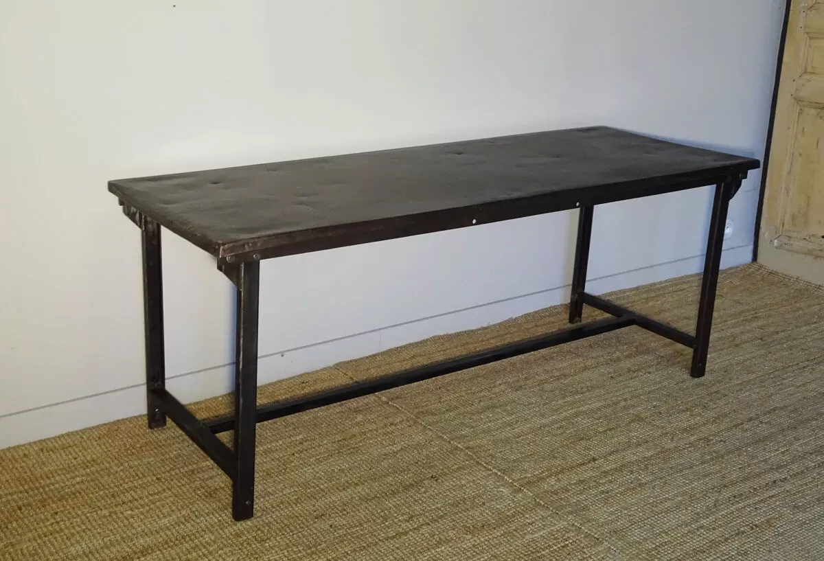 Illustration numéro 4 du produit Ancienne table militaire