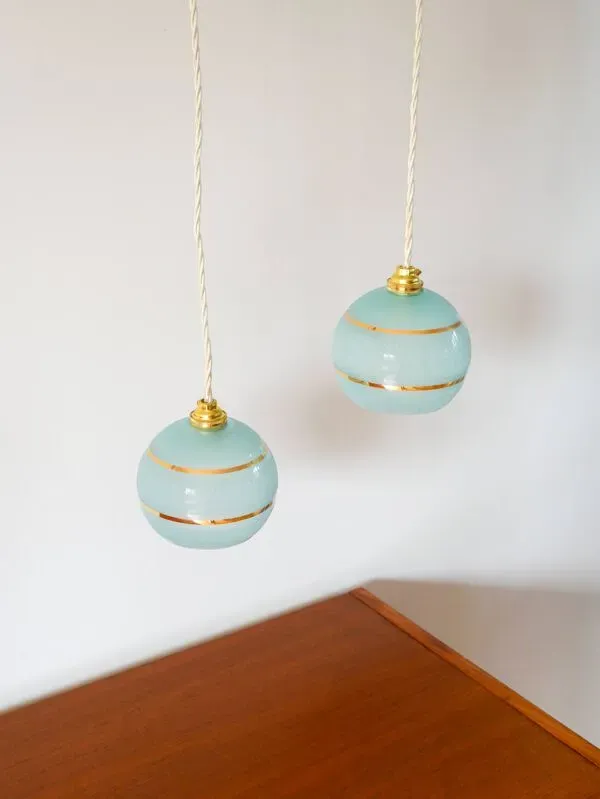 Illustration numéro 4 du produit paire de suspensions boules granité bleu et doré 1950