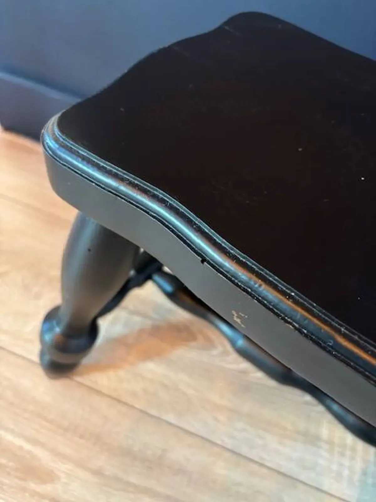 Illustration numéro 4 du produit Tabouret pieds compas ancien en bois noir