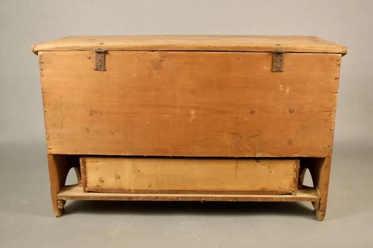 Illustration numéro 4 du produit Coffre en sapin