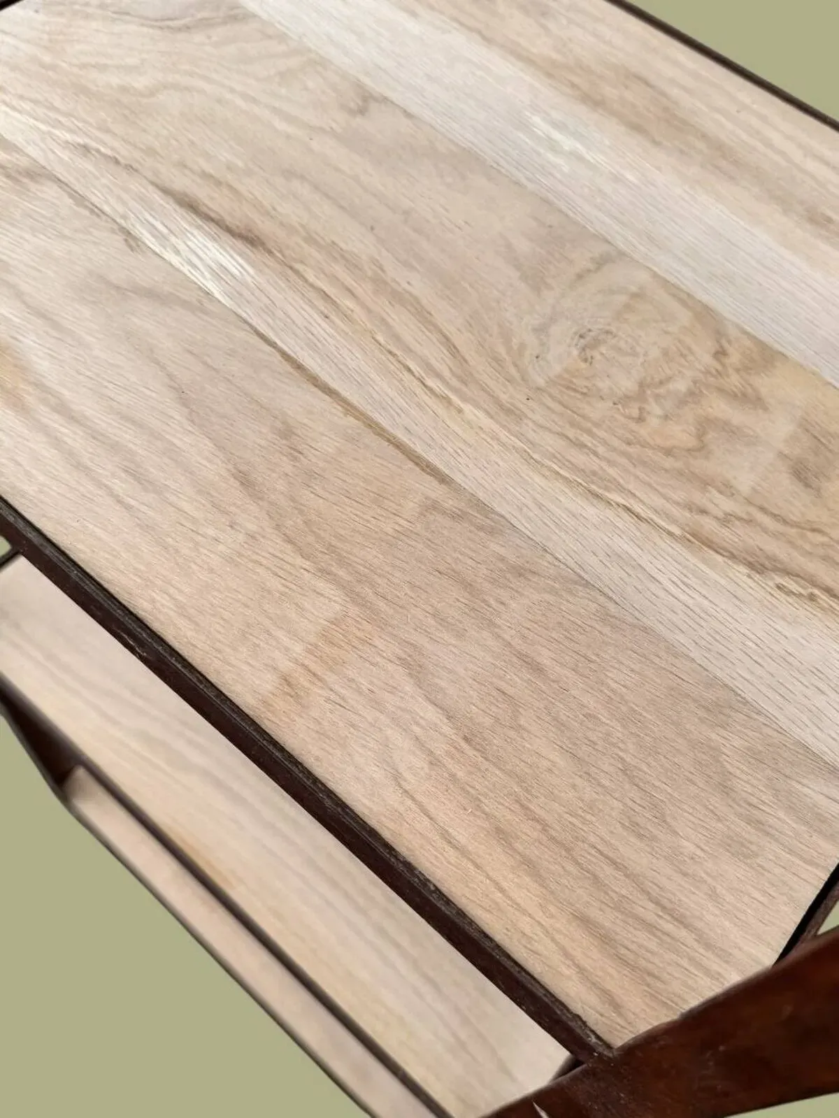 Illustration numéro 4 du produit Ancien meuble d’atelier, étagère industrielle