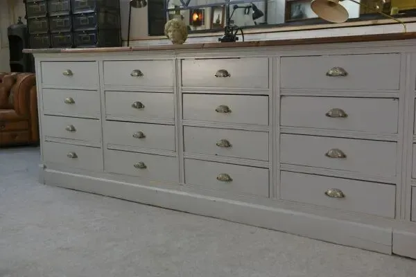 Illustration numéro 4 du produit Grand meuble de métier gris 24 tiroirs 1950’s