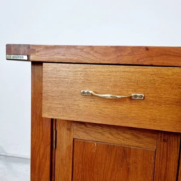 Illustration numéro 4 du produit Buffet billot meuble de métier ancien