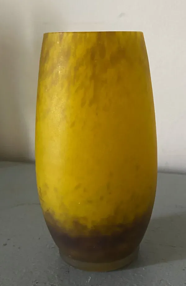 Illustration numéro 4 du produit Vase en pâte de verre par Delatte