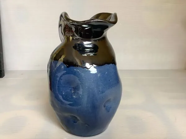 Illustration numéro 4 du produit Vase moderniste Thomas Buxo irisé