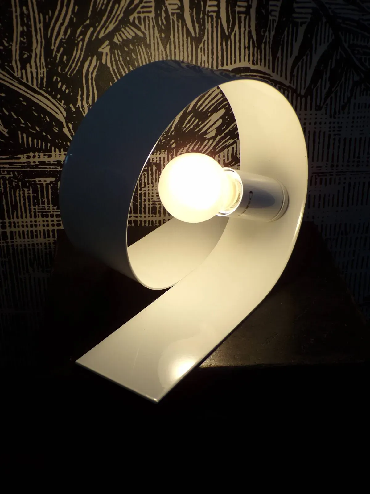 Illustration numéro 4 du produit Lampe looping par Massive