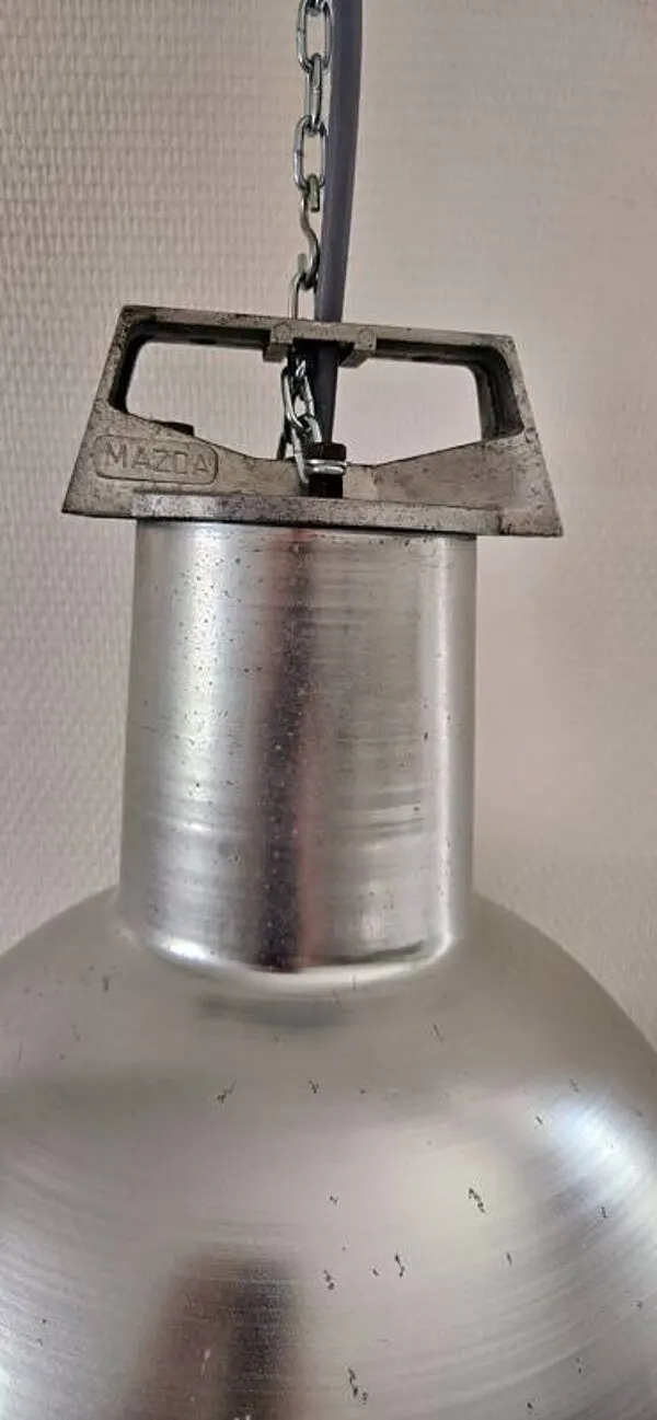 Illustration numéro 4 du produit Suspension industrielle mazda vintage en aluminium – années 60