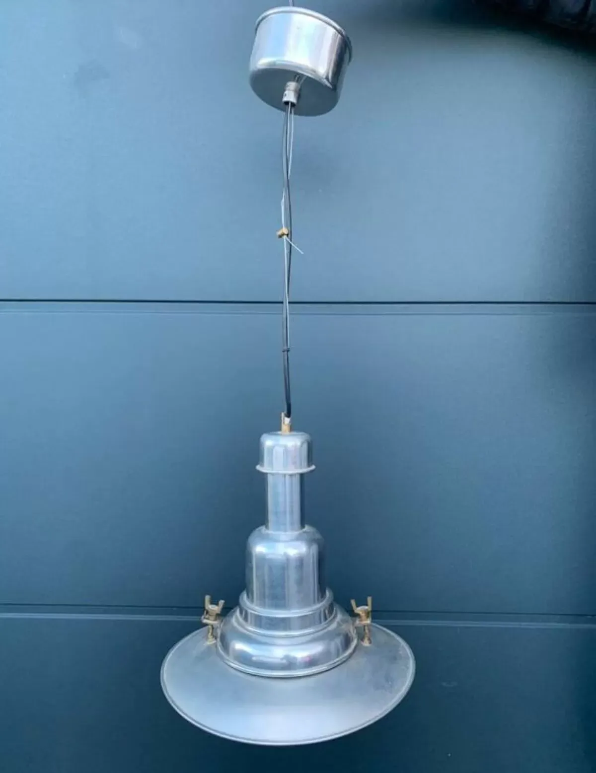 Illustration numéro 4 du produit Suspension aluminium style industriel