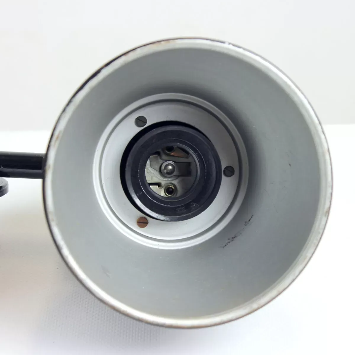 Illustration numéro 4 du produit Applique murale industrielle en bakélite noire & chrome, Tchécoslovaquie années 1950