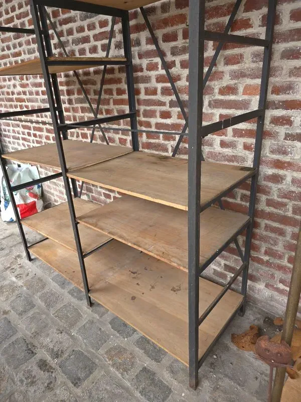 Illustration numéro 4 du produit Étagère Industrielle en fer et bois