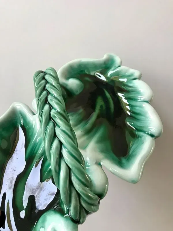 Illustration numéro 4 du produit présentoir en céramique / barbotine modèle feuille années 60-70