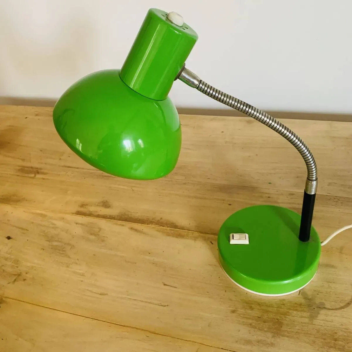 Illustration numéro 4 du produit Lampe de bureau verte